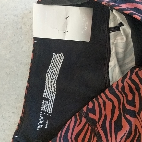 Victoria's Secret NWT Performance 7/8 Legging Tight High Rise Medium Brown Zebra - Picture 2 of 4